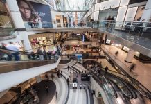 Centra handlowe odbudowują biznes zdruzgotany przez pandemię