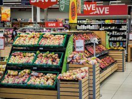 Polacy boją się, że w sklepach zabraknie towarów