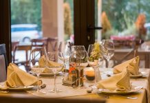 HoReCa znów w dołku, a długi rosną. Czy przetrwa kolejny cios?
