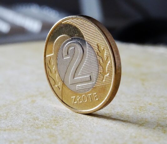 Wzrost cen w sklepach zwolnił, ale nadal jest drogo. Jaka będzie inflacja na koniec 2023 r.?