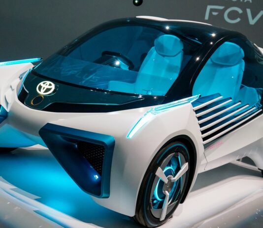 Toyota niemal podwoiła zysk