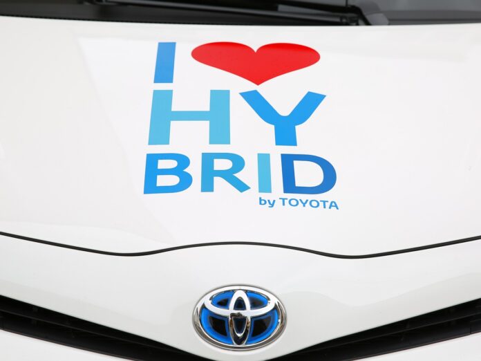 samochód hybrydowy