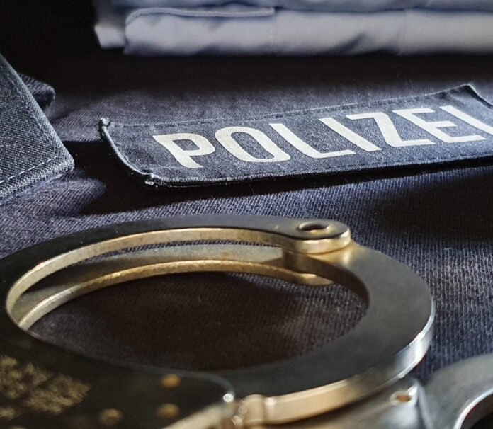 policja kajdanki areszt
