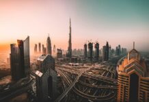 Dubaj traci turystów, opinię bezpiecznego portu i złoto